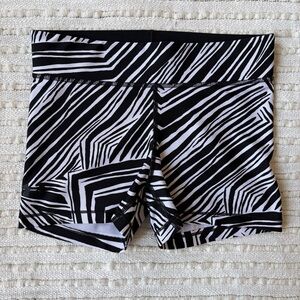 Under Armour HeatGear Midrise Zebra Print Mini biker Shorts Size Women’s XS